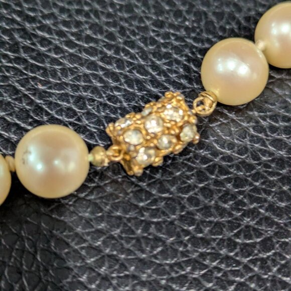 faux pearl necklace with colorful crystal and glass - Picture 2 of 2